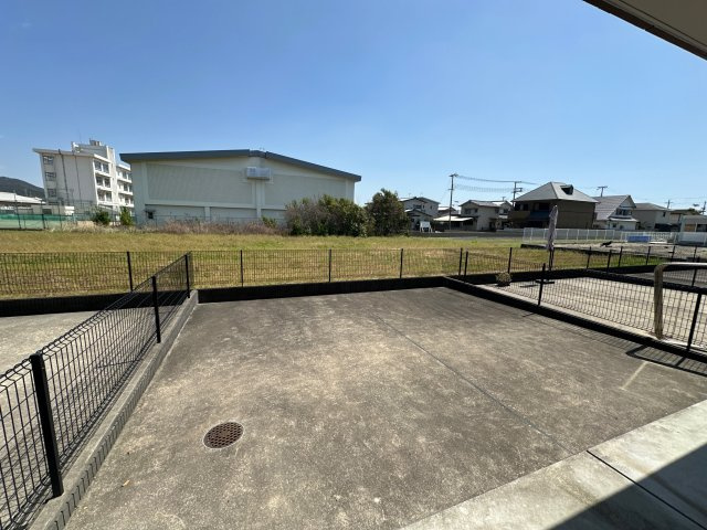サンシャイン２号館の庭
