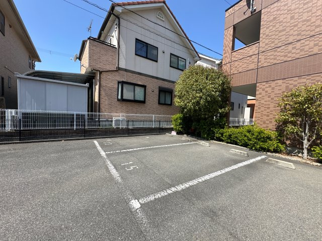 サンシャイン２号館の駐車場