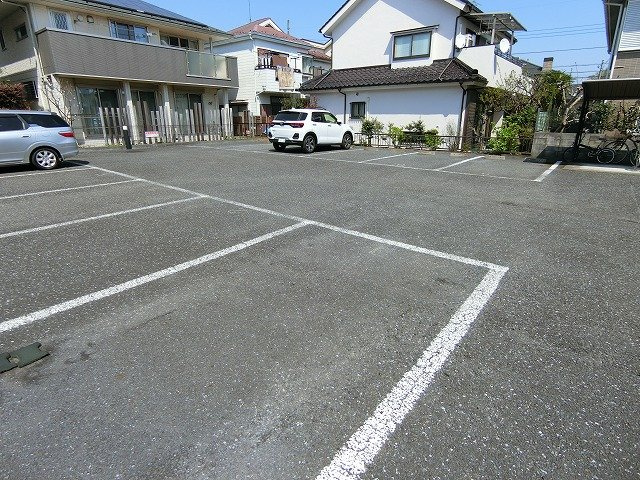ソリアードⅢの駐車場