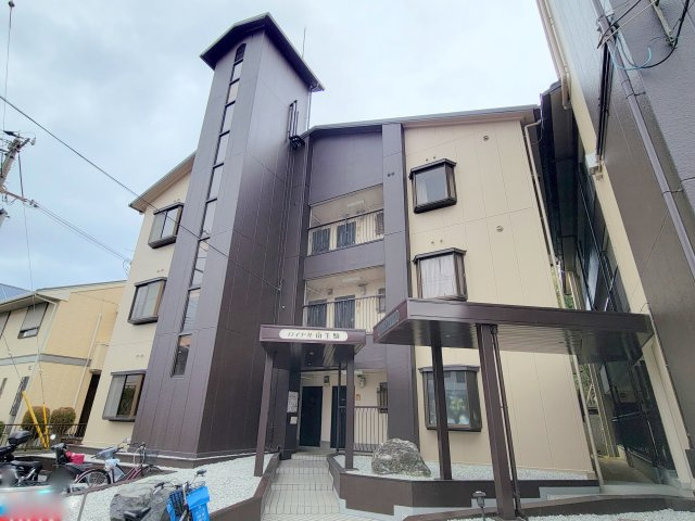 ロイヤル南生駒の外観