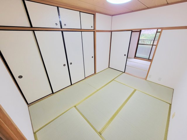 ロイヤル南生駒の和室