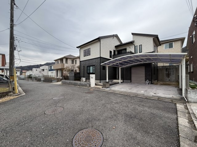 中古戸建　伴北7丁目の前面道路含む現地写真
