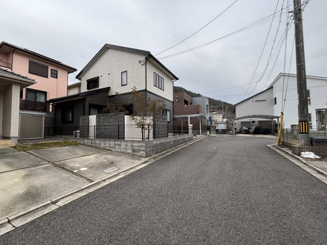 中古戸建　伴北7丁目の前面道路含む現地写真