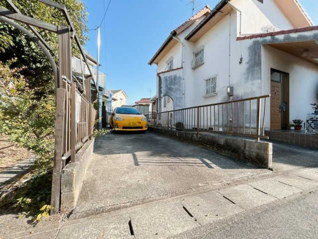 リフォーム済中古戸建　江南市飛高町本町　昭和60年築の駐車場