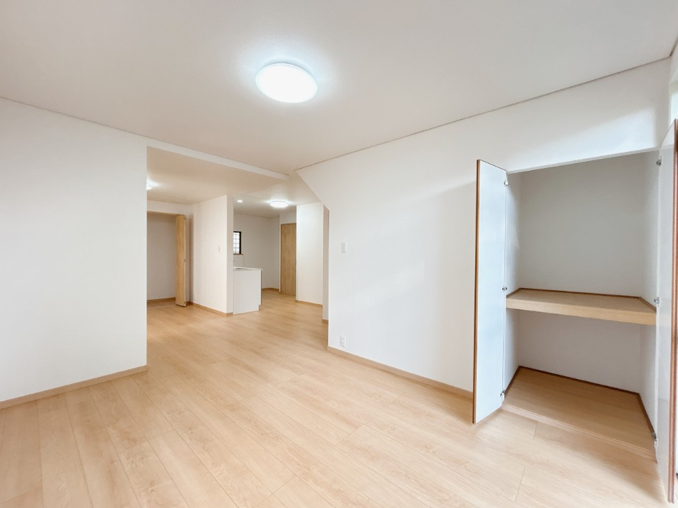 リフォーム済中古戸建　江南市飛高町本町　昭和60年築の居間・リビング|リビング別角度