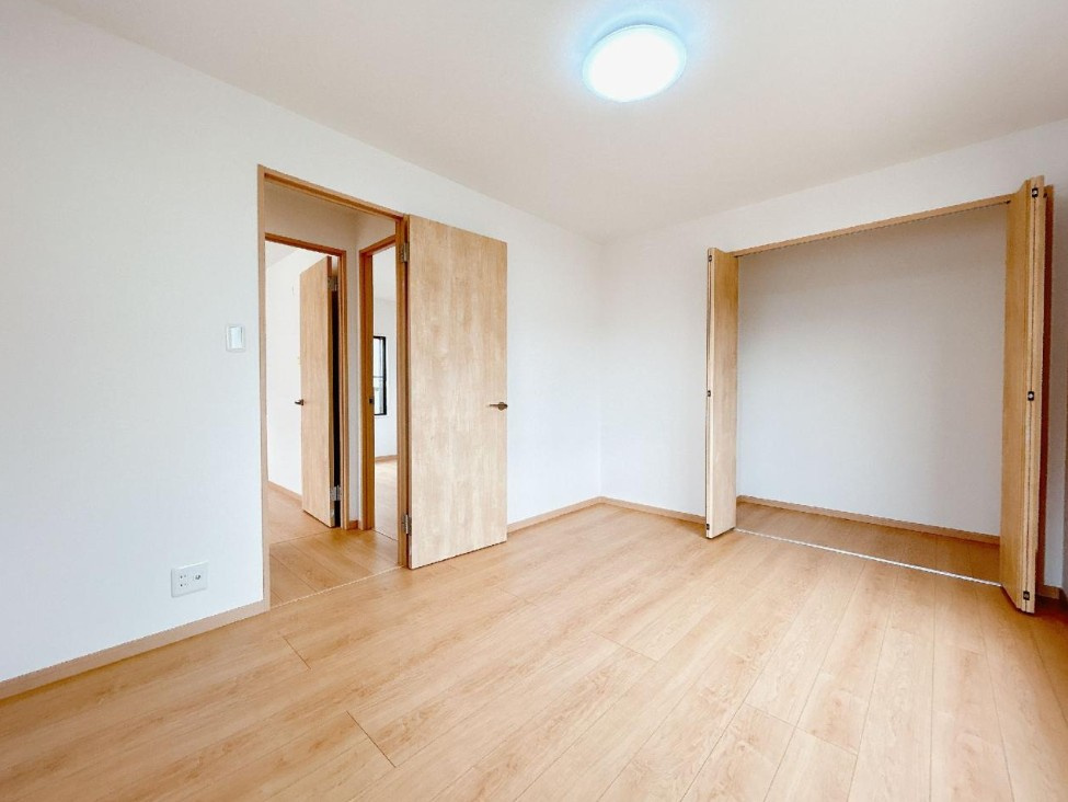 リフォーム済中古戸建　江南市飛高町本町　昭和60年築の洋室|東側洋室