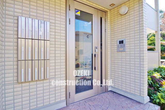 キャッソル嵯峨のエントランス