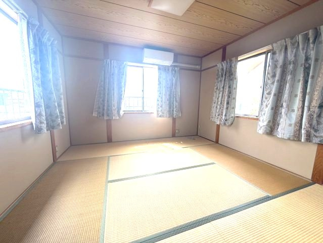 御陵峰ヶ堂町1丁目戸建の和室|和室、ちょっとしたくつろぎスペースにいかがでしょうか