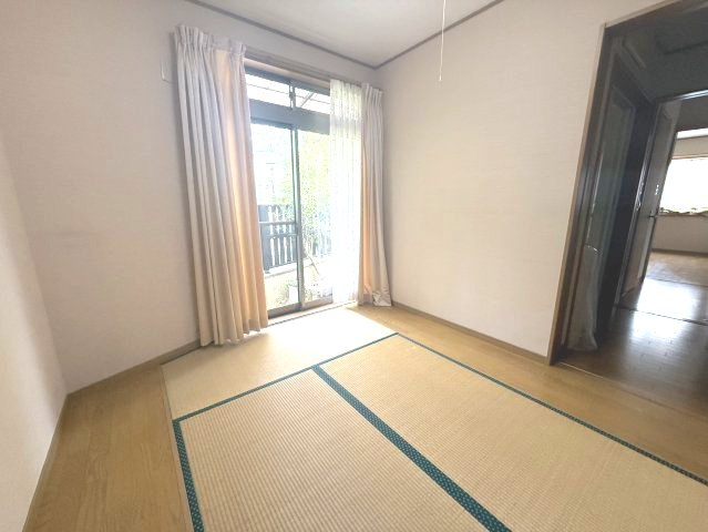御陵峰ヶ堂町1丁目戸建の和室|和室があると落ち着いた雰囲気になりますね