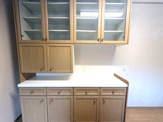 御陵峰ヶ堂町1丁目戸建のキッチン|大容量のキッチンボードです