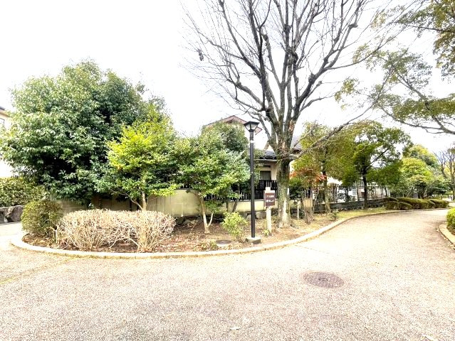 御陵峰ヶ堂町1丁目戸建の周辺|たまにはお庭で休日を過ごしてみるのもよいかもしれません