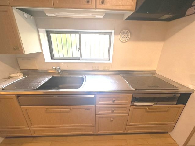 御陵峰ヶ堂町1丁目戸建のキッチン|キッチンでお料理をお楽しみください