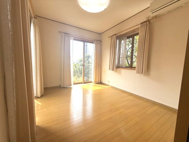 御陵峰ヶ堂町1丁目戸建の洋室|ゆったりした洋室です