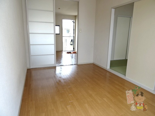 セフィラハイツの居間・リビング