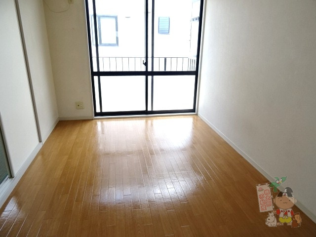 セフィラハイツの居間・リビング