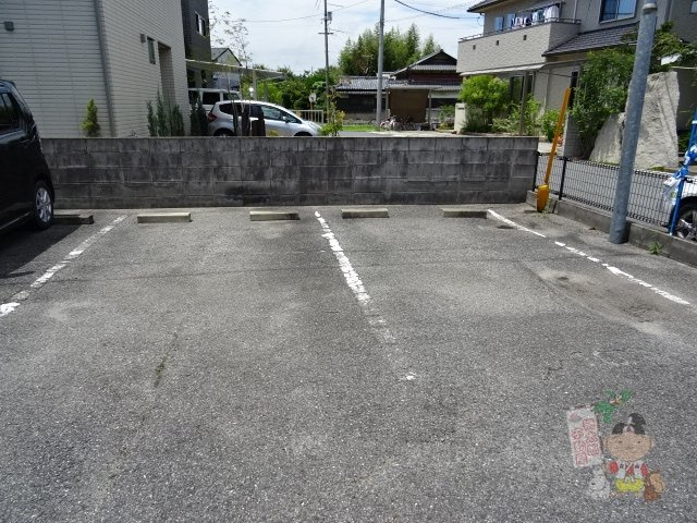 セフィラハイツの駐車場