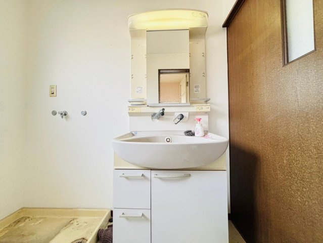 中古戸建　不破郡垂井町　昭和56年築の独立洗面台|２階洗面室