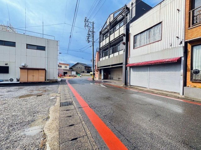 中古戸建　不破郡垂井町　昭和56年築の前面道路含む現地写真