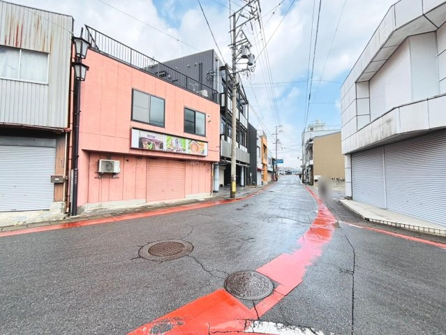 中古戸建　不破郡垂井町　昭和56年築の前面道路含む現地写真