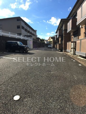 【駐車場】 | ションセイB | 駐車場があるので、車を買う予定の方も安心です