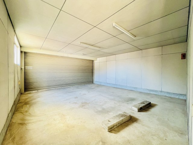 伊勢崎市中町の駐車場|広々とした車庫◎