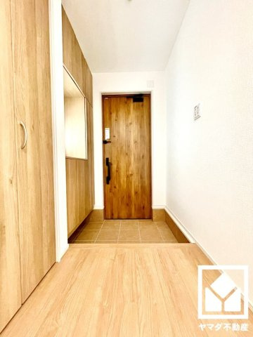 八幡市八幡軸　第4　1号棟の玄関