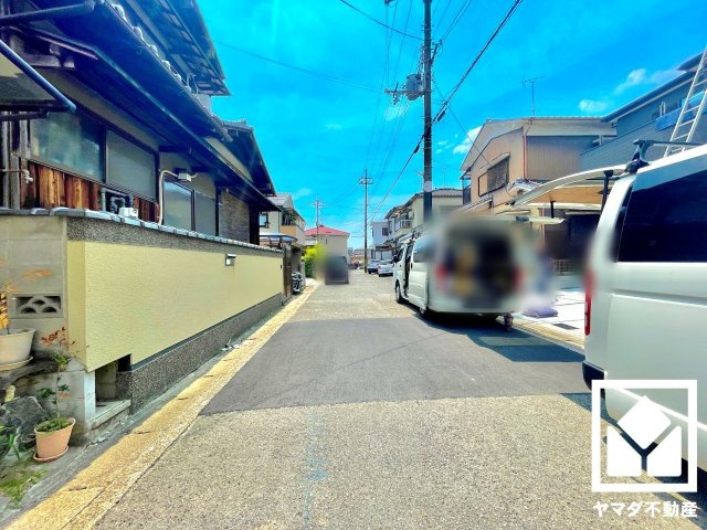 八幡市八幡軸　第4　1号棟の前面道路含む現地写真