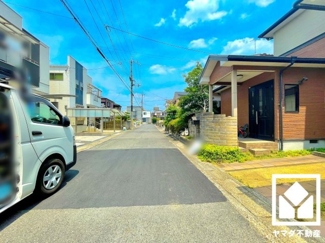 八幡市八幡軸　第4　1号棟の前面道路含む現地写真