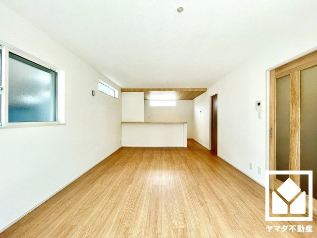 八幡市八幡軸　第4　1号棟の居間・リビング