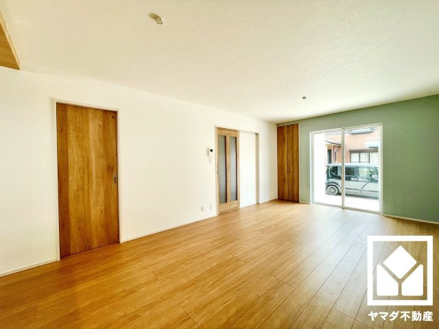 八幡市八幡軸　第4　1号棟の居間・リビング