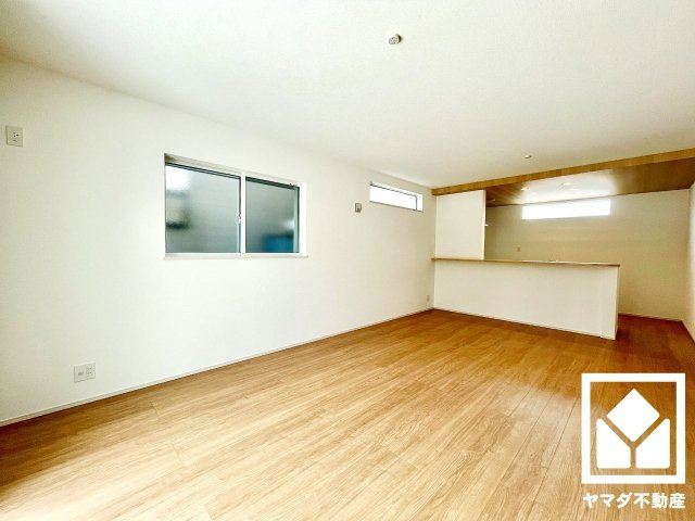 八幡市八幡軸　第4　1号棟の居間・リビング