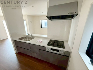 リビング横の和室スペースはリビングと続きで利用してもデザイン性のとれる洋風和室になります。やっぱり一室は欲しい和室は客間や小さなお子様の寝かせ付けなどにも便利です。
