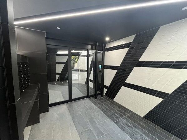 グランドロアール上新庄のエントランス