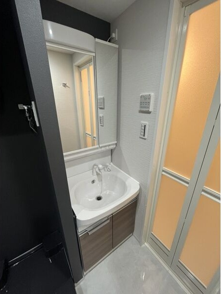 グランドロアール上新庄の独立洗面台