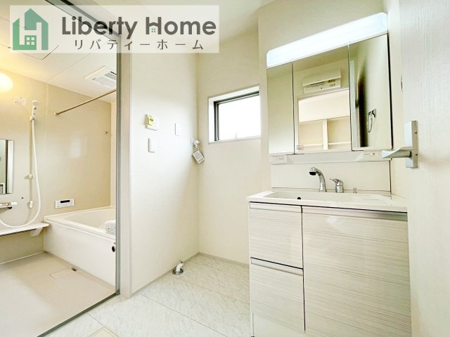 常陸大宮市石沢第2　新築戸建　6号棟の独立洗面台