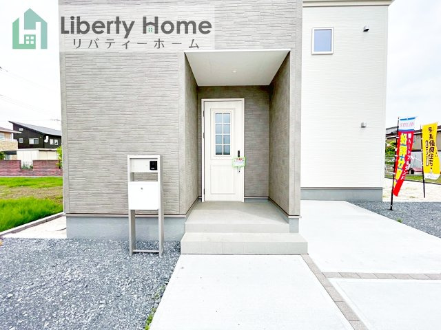 常陸大宮市石沢第2　新築戸建　6号棟のエントランス