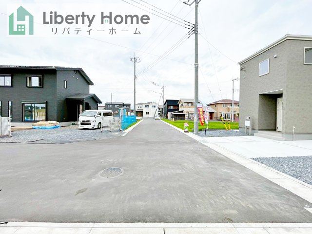 常陸大宮市石沢第2　新築戸建　6号棟の前面道路含む現地写真