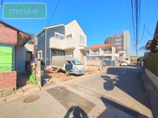 【外観】 | 販売現地
モダンなデザインが印象的な広々とした外観。閑静な住宅街に佇む魅力的な物件です。