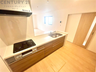 多数の調理器具を同時に使用でき、料理の効率化が可能。省エネで節約になり、様々な料理スタイルに適応できます。また、火力調整が独立しており、手入れや掃除もしやすく、今よりもっとお料理が楽しくなるかも。