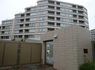 【外観】 | 鉄筋コンクリート造のがっちりとした建物。