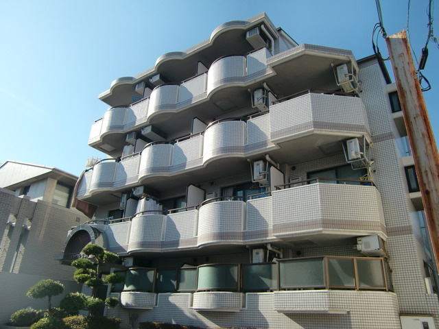 ジョイフル石屋川の外観