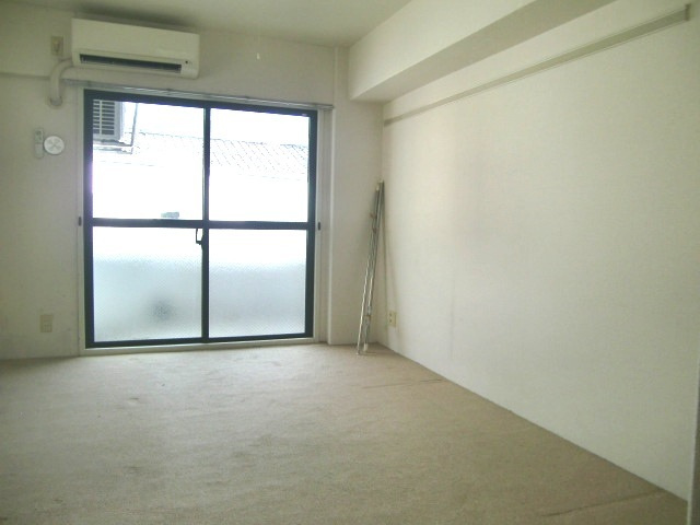 ジョイフル石屋川の洋室