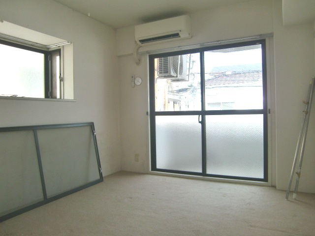 ジョイフル石屋川の洋室