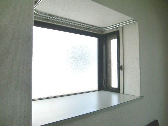 ジョイフル石屋川の洋室|出窓