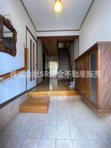 大蓮東1丁目中古戸建の玄関|玄関広めでシューズボックスもございます！