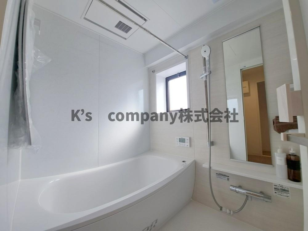 茅ヶ崎市本村4丁目　ライオンズマンション茅ヶ崎中央公園の浴室|清潔感のある浴室スペース◇窓があり換気がしやすく防カビ効果にも役立ちます◇