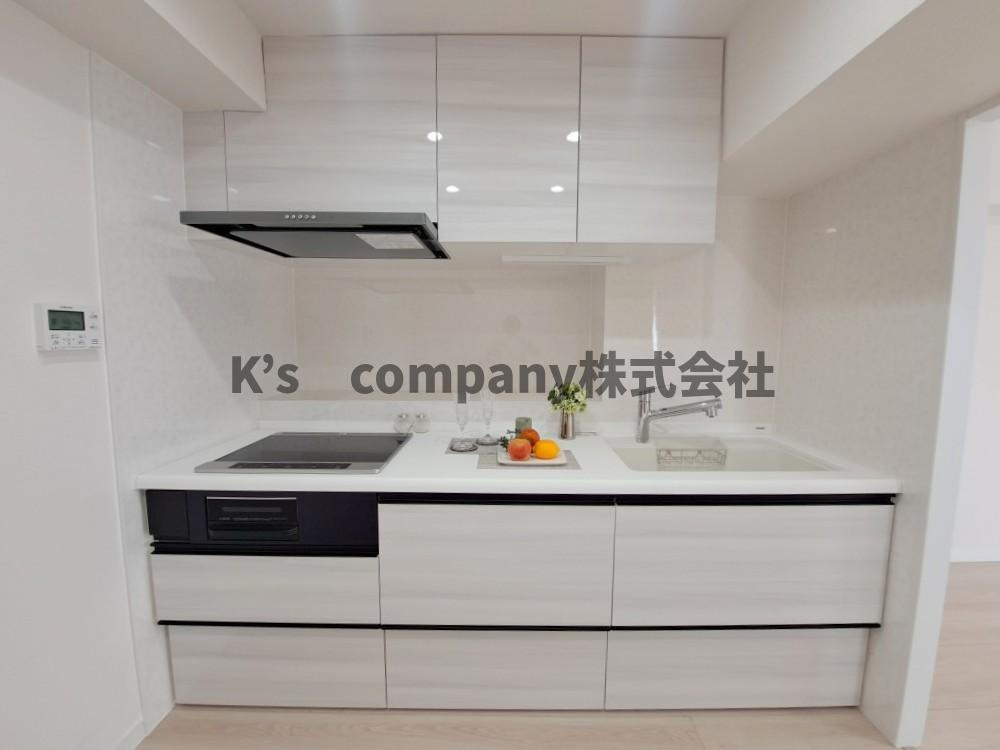 茅ヶ崎市本村4丁目　ライオンズマンション茅ヶ崎中央公園のキッチン|吊戸棚収納付きの清潔感のあるシステムキッチン☆