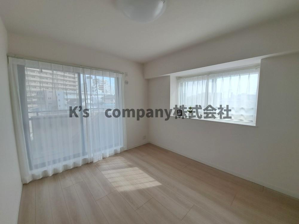 ◎茅ヶ崎市本村4丁目　ライオンズマンション茅ヶ崎中央公園の寝室|洋室5.8帖◇2面採光で明るいお部屋です◇主寝室におすすめです♪