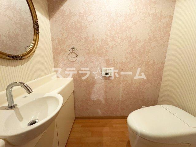 ユニーブル高野台北のトイレ|ゆったりとした空間のトイレです