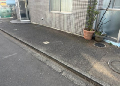 【庭】 | キャトルセゾン下九沢 | 物件によっては、入居者が個人的に使用できる専用庭がついているものもあります。また、住宅の中にある土間の部分を庭と呼ぶこともあります。庭の用途は住む人によって変わり、それによってデザインもさまざまです。
